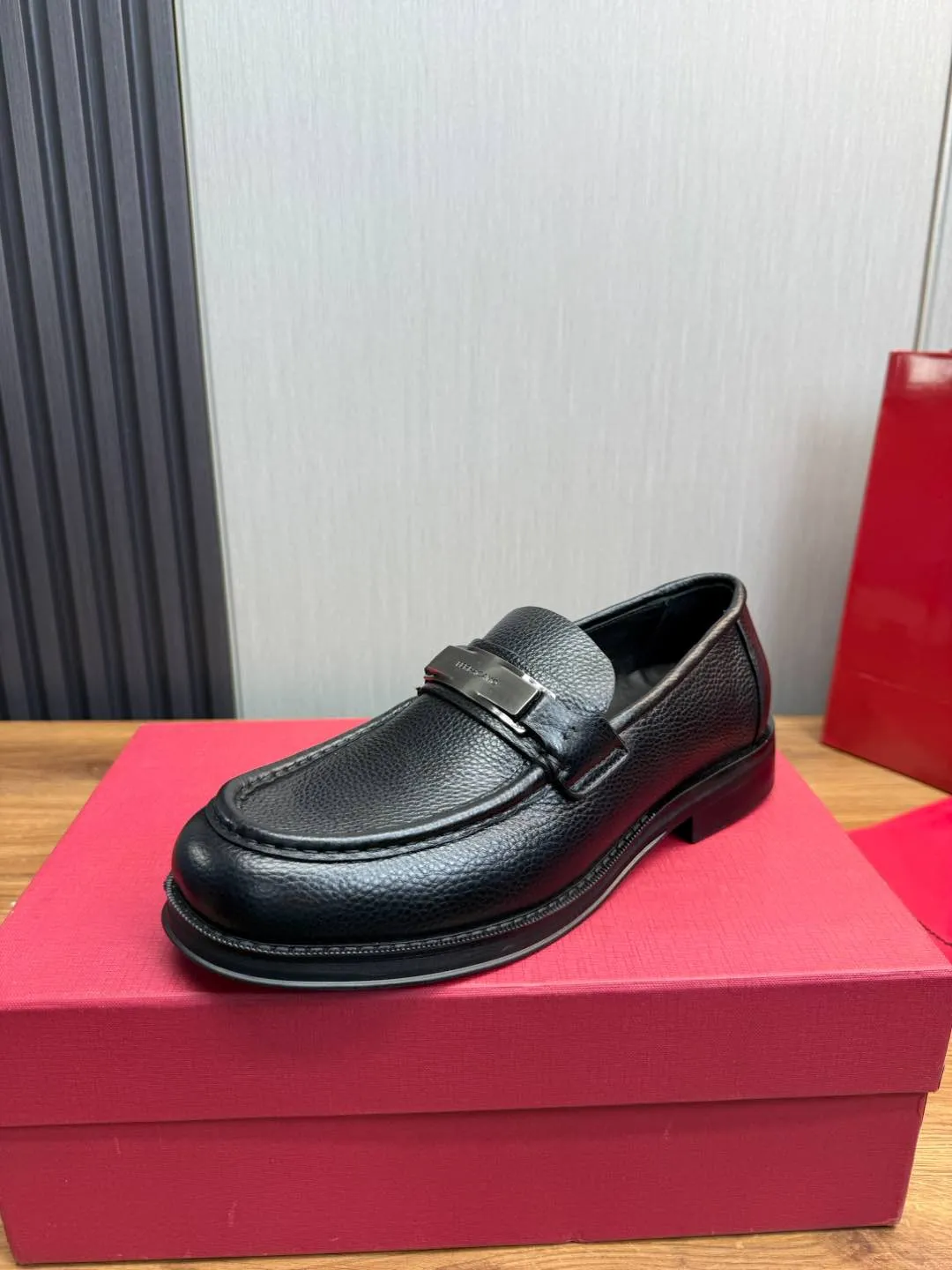 Men's shoes 💰880💰 Ferragamo. [Ferragamo] men's thick-soled loafers, the latest hot style, 1:1 original purchase quality, top quality, imported open-edge beaded cowhide leather on the upper, hand-made three-dimensional stitching highlights the round toe design, the inner foot pads are all imported cowhide, with original lightweight foam outsole, matching code 39-44, (38, 45 custom-made, non-refundable)